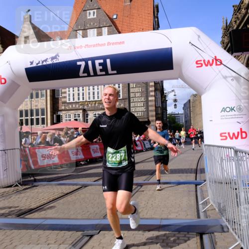 13.09.2026 - 21. swb-Marathon Bremen Tim E. http://msf.ph/oto/10372458 13.09.2026 13:09:25 Ziel 1241, 1925, 2287, 2291, 2909, 4384, 4898, 5383, 5636, 7262, 8120, 8830, 9904, 10044 meine-sportfotos.de
