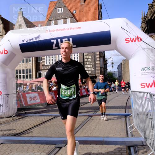 13.09.2026 - 21. swb-Marathon Bremen Tim E. http://msf.ph/oto/10372478 13.09.2026 13:09:25 Ziel 1241, 1925, 2287, 2291, 2909, 4384, 4898, 5383, 5636, 7262, 8120, 8830, 9904, 10044 meine-sportfotos.de