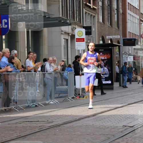 13.09.2026 - 21. swb-Marathon Bremen Strokosch-Dieckow http://msf.ph/oto/10372481 13.09.2026 12:17:54 Ziel 1956 meine-sportfotos.de