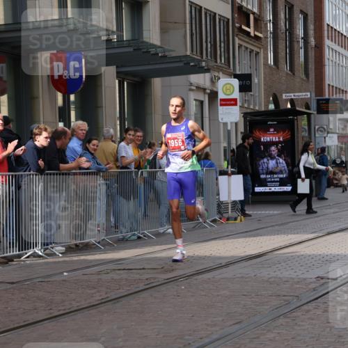 13.09.2026 - 21. swb-Marathon Bremen Strokosch-Dieckow http://msf.ph/oto/10372526 13.09.2026 12:17:55 Ziel 1956 meine-sportfotos.de