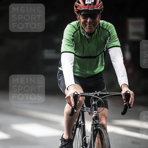 13.09.2026 - Stadtparktriathlon H.Heesch http://msf.ph/oto/10372555 13.09.2026 10:22:21 Radfahren 232, 297, 299, 302, 464 meine-sportfotos.de