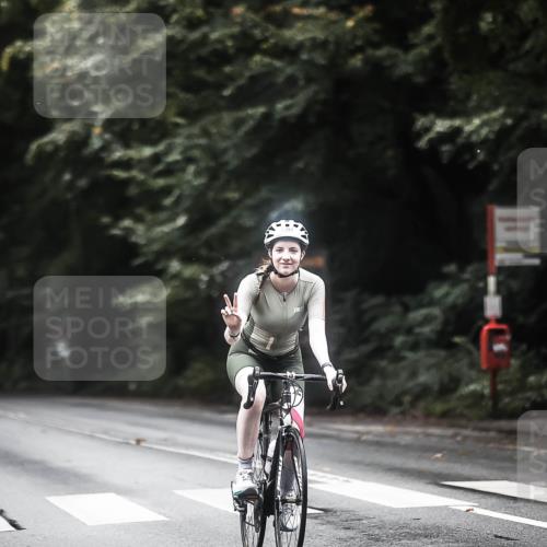 13.09.2026 - Stadtparktriathlon H.Heesch http://msf.ph/oto/10372603 13.09.2026 13:27:55 Radfahren 1322, 1323, 1326, 1348, 1397, 1401, 1460, 1521 meine-sportfotos.de