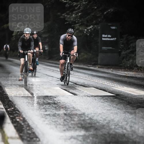 13.09.2026 - Stadtparktriathlon H.Heesch http://msf.ph/oto/10372615 13.09.2026 12:08:27 Radfahren 761, 961, 969, 1058 meine-sportfotos.de