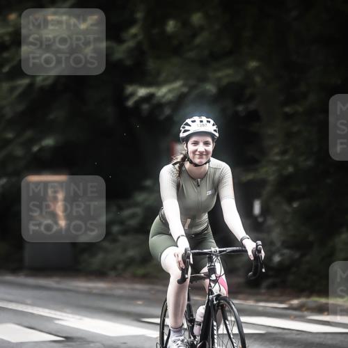 13.09.2026 - Stadtparktriathlon H.Heesch http://msf.ph/oto/10372637 13.09.2026 13:27:56 Radfahren 1322, 1323, 1348, 1397, 1401, 1460, 1521 meine-sportfotos.de