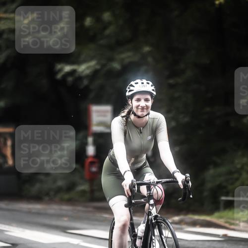 13.09.2026 - Stadtparktriathlon H.Heesch http://msf.ph/oto/10372643 13.09.2026 13:27:56 Radfahren 1322, 1323, 1348, 1397, 1401, 1460, 1521 meine-sportfotos.de