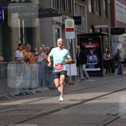 13.09.2026 - 21. swb-Marathon Bremen Strokosch-Dieckow http://msf.ph/oto/10372676 13.09.2026 12:19:23 Ziel 207 meine-sportfotos.de