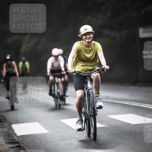13.09.2026 - Stadtparktriathlon H.Heesch http://msf.ph/oto/10372779 13.09.2026 10:22:39 Radfahren 285, 319, 375, 408, 435 meine-sportfotos.de