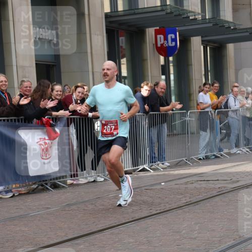 13.09.2026 - 21. swb-Marathon Bremen Strokosch-Dieckow http://msf.ph/oto/10372782 13.09.2026 12:19:25 Ziel 207 meine-sportfotos.de