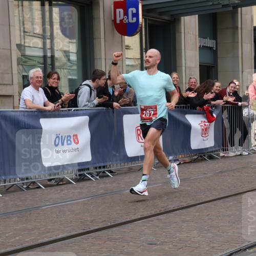 13.09.2026 - 21. swb-Marathon Bremen Strokosch-Dieckow http://msf.ph/oto/10372849 13.09.2026 12:19:25 Ziel 207 meine-sportfotos.de
