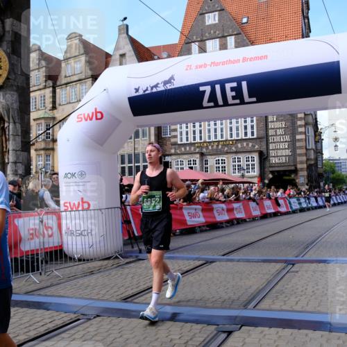 13.09.2026 - 21. swb-Marathon Bremen Tim E. http://msf.ph/oto/10372869 13.09.2026 13:09:51 Ziel 195, 1034, 4473, 4782, 5111, 6652, 9789 meine-sportfotos.de