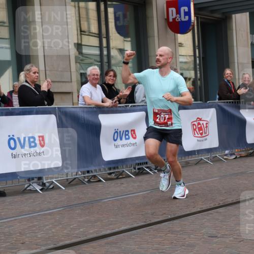 13.09.2026 - 21. swb-Marathon Bremen Strokosch-Dieckow http://msf.ph/oto/10372871 13.09.2026 12:19:26 Ziel 207 meine-sportfotos.de