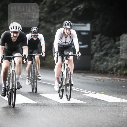 13.09.2026 - Stadtparktriathlon H.Heesch http://msf.ph/oto/10372974 13.09.2026 10:52:44 Radfahren 347, 383, 529, 550, 579 meine-sportfotos.de