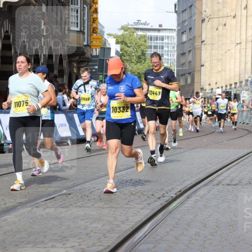 13.09.2026 - 21. swb-Marathon Bremen Strokosch-Dieckow http://msf.ph/oto/10373002 13.09.2026 11:01:50 Ziel 10181, 10251, 10497, 10560, 10647, 10648, 10678, 11305, 11324, 11459, 11467, 11550, 11551, 11666, 11788, 11796, 11798, 11969, 11970, 12047, 12062, 10257, 10409, 10444, 10500, 10617, 10803, 10817, 10924, 11115, 11268, 11436, 11859, 12016, 12095, 12145, 12360, 12412, 12466, 12506 meine-sportfotos.de