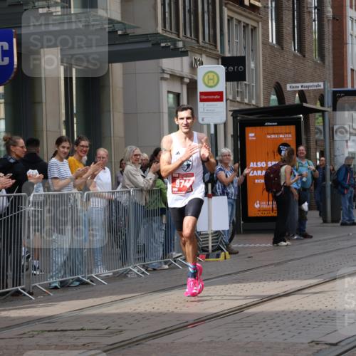 13.09.2026 - 21. swb-Marathon Bremen Strokosch-Dieckow http://msf.ph/oto/10373006 13.09.2026 12:20:31 Ziel 626, 1231, 974 meine-sportfotos.de