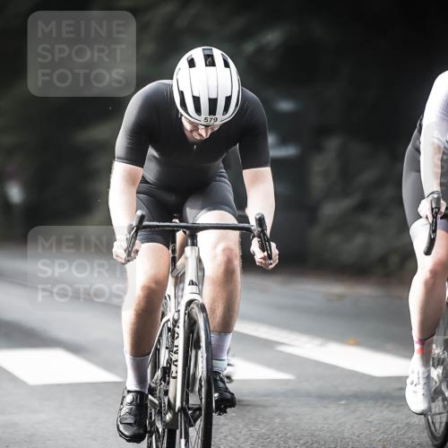 13.09.2026 - Stadtparktriathlon H.Heesch http://msf.ph/oto/10373007 13.09.2026 10:52:44 Radfahren 347, 383, 529, 550, 579 meine-sportfotos.de