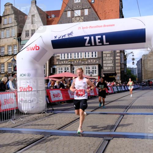 13.09.2026 - 21. swb-Marathon Bremen Tim E. http://msf.ph/oto/10373016 13.09.2026 13:10:12 Ziel 538, 567, 623, 1723, 1975, 2020, 2750, 4781, 5627, 8835, 9241, 9277, 9804, 9817 meine-sportfotos.de