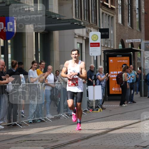 13.09.2026 - 21. swb-Marathon Bremen Strokosch-Dieckow http://msf.ph/oto/10373030 13.09.2026 12:20:31 Ziel 626, 1231, 974 meine-sportfotos.de