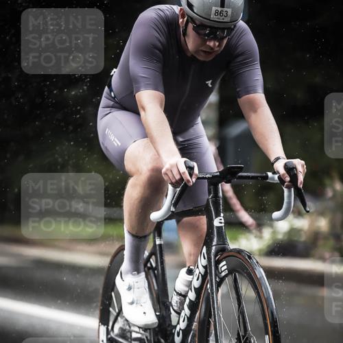 13.09.2026 - Stadtparktriathlon H.Heesch http://msf.ph/oto/10373073 13.09.2026 12:09:02 Radfahren 863, 939 meine-sportfotos.de