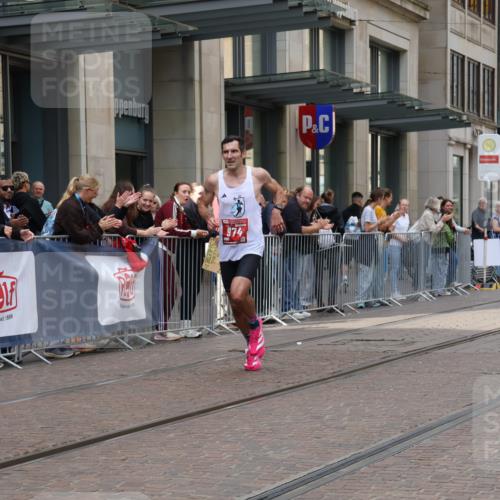 13.09.2026 - 21. swb-Marathon Bremen Strokosch-Dieckow http://msf.ph/oto/10373208 13.09.2026 12:20:33 Ziel 626, 1231, 974 meine-sportfotos.de