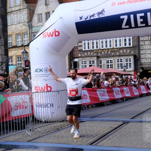 13.09.2026 - 21. swb-Marathon Bremen Tim E. http://msf.ph/oto/10373263 13.09.2026 13:10:30 Ziel 623, 957, 2020, 3959, 5532, 8064, 8709, 9817 meine-sportfotos.de
