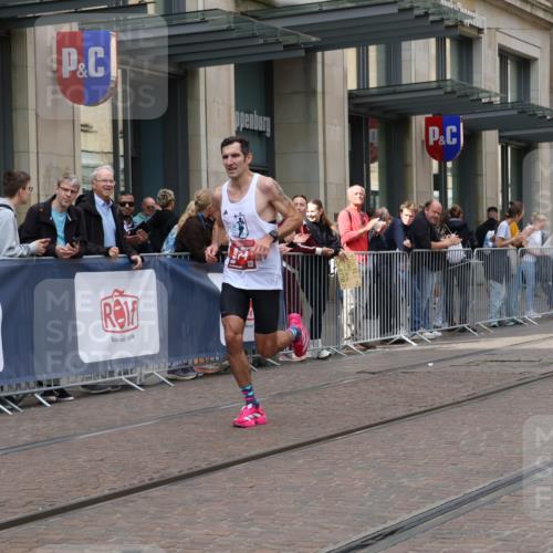 13.09.2026 - 21. swb-Marathon Bremen Strokosch-Dieckow http://msf.ph/oto/10373265 13.09.2026 12:20:33 Ziel 626, 1231, 974 meine-sportfotos.de