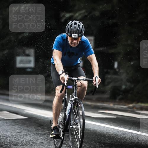13.09.2026 - Stadtparktriathlon H.Heesch http://msf.ph/oto/10373315 13.09.2026 12:09:27 Radfahren 794, 841, 935, 945, 1039 meine-sportfotos.de