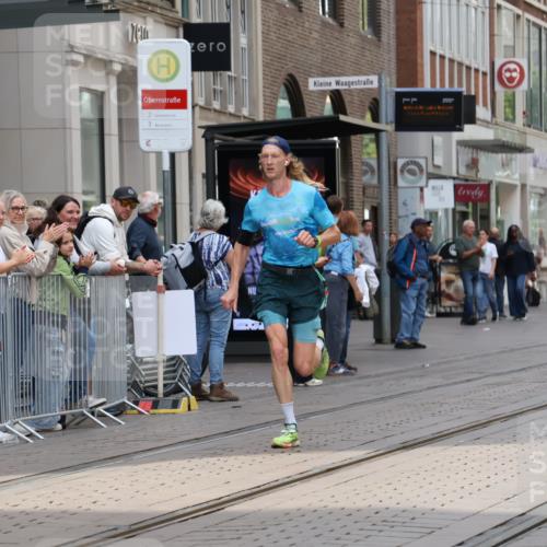 13.09.2026 - 21. swb-Marathon Bremen Strokosch-Dieckow http://msf.ph/oto/10373355 13.09.2026 12:20:54 Ziel 626, 1231 meine-sportfotos.de