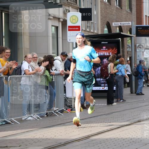 13.09.2026 - 21. swb-Marathon Bremen Strokosch-Dieckow http://msf.ph/oto/10373382 13.09.2026 12:20:55 Ziel 626, 1231 meine-sportfotos.de