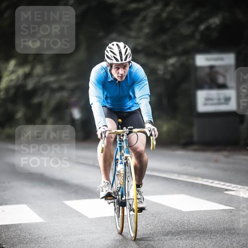 13.09.2026 - Stadtparktriathlon H.Heesch http://msf.ph/oto/10373456 13.09.2026 10:53:10 Radfahren 403, 484, 504, 691 meine-sportfotos.de