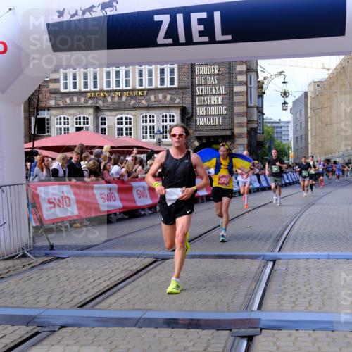 13.09.2026 - 21. swb-Marathon Bremen Tim E. http://msf.ph/oto/10373464 13.09.2026 13:10:49 Ziel 604, 640, 1181, 1277, 1554, 2605, 3959, 4727, 5066, 5152, 5532, 5620, 5648, 6267, 7881, 8033, 8709 meine-sportfotos.de