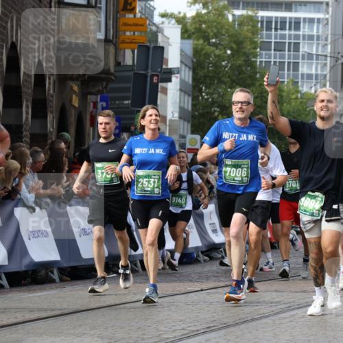 13.09.2026 - 21. swb-Marathon Bremen Strokosch-Dieckow http://msf.ph/oto/10373511 13.09.2026 13:37:04 Ziel 164, 551, 813, 843, 1936, 2275, 2673, 2819, 3541, 3585, 3635, 3815, 3874, 3998, 4006, 4050, 4304, 4335, 4414, 4676, 4892, 5061, 5236, 5355, 5447, 5656, 5823, 6050, 6280, 6340, 6408, 6516, 6568, 6966, 7039, 7229, 7237, 7640, 7656, 7765, 8498, 8685, 8723, 8790, 9658, 9776, 9807, 10068, 10070, 1180, 1854, 1991, 2531, 3333, 3732, 3894, 4932, 4947, 5547, 5577, 5612, 6046, 6629, 6904, 6947, 6961, 7006, 7571, 8268, 9701 meine-sportfotos.de