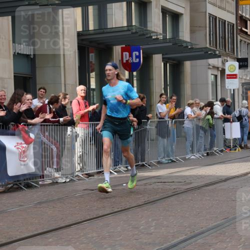 13.09.2026 - 21. swb-Marathon Bremen Strokosch-Dieckow http://msf.ph/oto/10373521 13.09.2026 12:20:57 Ziel 626, 1231 meine-sportfotos.de