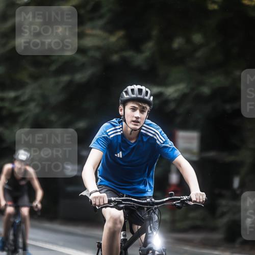 13.09.2026 - Stadtparktriathlon H.Heesch http://msf.ph/oto/10373529 13.09.2026 13:29:12 Radfahren 1436, 1517, 1526 meine-sportfotos.de