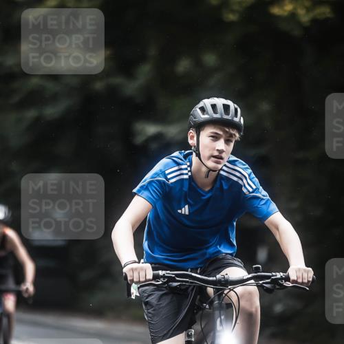 13.09.2026 - Stadtparktriathlon H.Heesch http://msf.ph/oto/10373537 13.09.2026 13:29:12 Radfahren 1436, 1517, 1526 meine-sportfotos.de