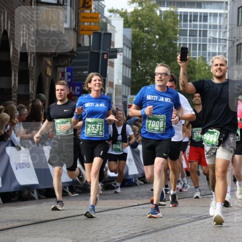 13.09.2026 - 21. swb-Marathon Bremen Strokosch-Dieckow http://msf.ph/oto/10373574 13.09.2026 13:37:04 Ziel 164, 551, 813, 843, 1936, 2275, 2673, 2819, 3541, 3585, 3635, 3815, 3874, 3998, 4006, 4050, 4304, 4335, 4414, 4676, 4892, 5061, 5236, 5355, 5447, 5656, 5823, 6050, 6280, 6340, 6408, 6516, 6568, 6966, 7039, 7229, 7237, 7640, 7656, 7765, 8498, 8685, 8723, 8790, 9658, 9776, 9807, 10068, 10070, 1180, 1854, 1991, 2531, 3333, 3732, 3894, 4932, 4947, 5547, 5577, 5612, 6046, 6629, 6904, 6947, 6961, 7006, 7571, 8268, 9701 meine-sportfotos.de
