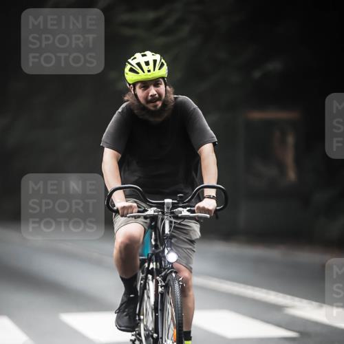 13.09.2026 - Stadtparktriathlon H.Heesch http://msf.ph/oto/10373582 13.09.2026 10:23:50 Radfahren 293, 336, 404 meine-sportfotos.de