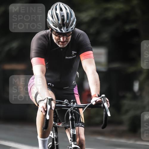 13.09.2026 - Stadtparktriathlon H.Heesch http://msf.ph/oto/10373585 13.09.2026 10:53:24 Radfahren 398, 524, 566 meine-sportfotos.de