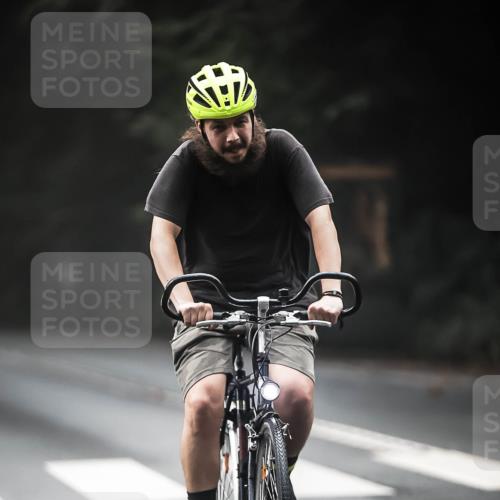13.09.2026 - Stadtparktriathlon H.Heesch http://msf.ph/oto/10373591 13.09.2026 10:23:50 Radfahren 293, 336, 404 meine-sportfotos.de