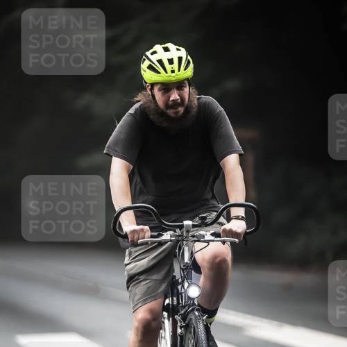 13.09.2026 - Stadtparktriathlon H.Heesch http://msf.ph/oto/10373600 13.09.2026 10:23:51 Radfahren 293, 336, 404 meine-sportfotos.de