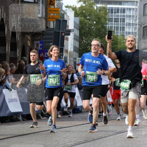 13.09.2026 - 21. swb-Marathon Bremen Strokosch-Dieckow http://msf.ph/oto/10373613 13.09.2026 13:37:04 Ziel 164, 551, 813, 843, 1936, 2275, 2673, 2819, 3541, 3585, 3635, 3815, 3874, 3998, 4006, 4050, 4304, 4335, 4414, 4676, 4892, 5061, 5236, 5355, 5447, 5656, 5823, 6050, 6280, 6340, 6408, 6516, 6568, 6966, 7039, 7229, 7237, 7640, 7656, 7765, 8498, 8685, 8723, 8790, 9658, 9776, 9807, 10068, 10070, 1180, 1854, 1991, 2531, 3333, 3732, 3894, 4932, 4947, 5547, 5577, 5612, 6046, 6629, 6904, 6947, 6961, 7006, 7571, 8268, 9701 meine-sportfotos.de