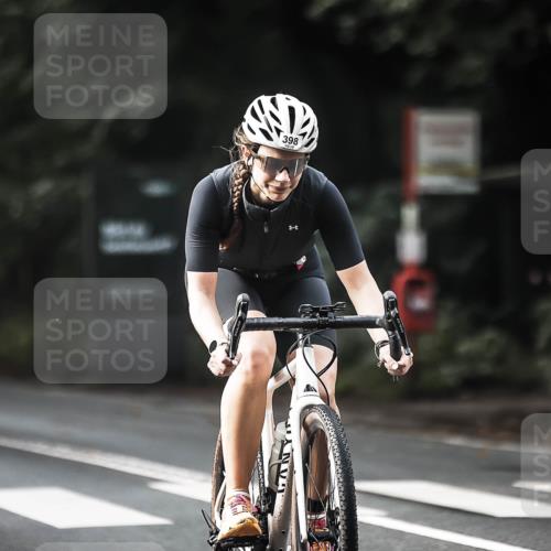 13.09.2026 - Stadtparktriathlon H.Heesch http://msf.ph/oto/10373617 13.09.2026 10:53:27 Radfahren 398, 524, 566 meine-sportfotos.de
