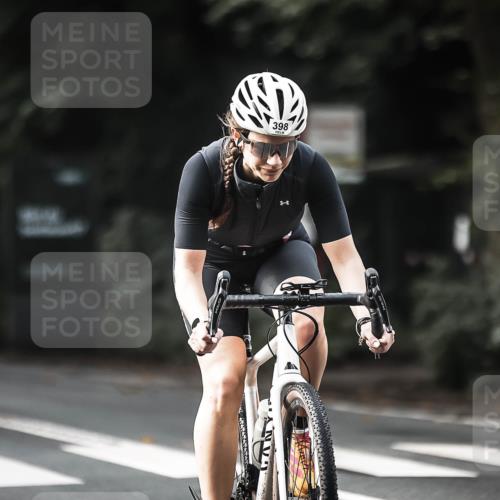 13.09.2026 - Stadtparktriathlon H.Heesch http://msf.ph/oto/10373623 13.09.2026 10:53:27 Radfahren 398, 524, 566 meine-sportfotos.de