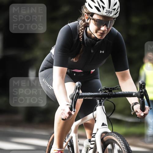 13.09.2026 - Stadtparktriathlon H.Heesch http://msf.ph/oto/10373637 13.09.2026 10:53:27 Radfahren 398, 524, 566 meine-sportfotos.de