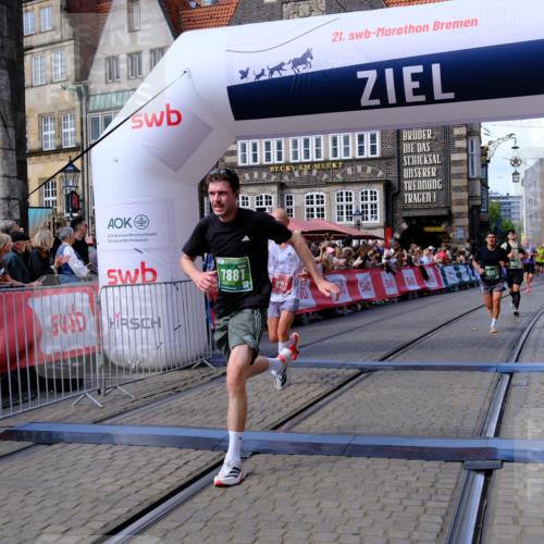 13.09.2026 - 21. swb-Marathon Bremen Tim E. http://msf.ph/oto/10373641 13.09.2026 13:10:53 Ziel 640, 1181, 1277, 1498, 1554, 2347, 2605, 4727, 5066, 5152, 5620, 5648, 6267, 7881 meine-sportfotos.de