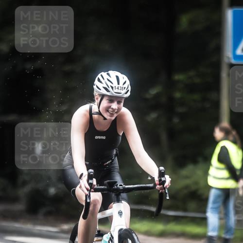 13.09.2026 - Stadtparktriathlon H.Heesch http://msf.ph/oto/10373679 13.09.2026 13:29:37 Radfahren 1360, 1385, 1435 meine-sportfotos.de