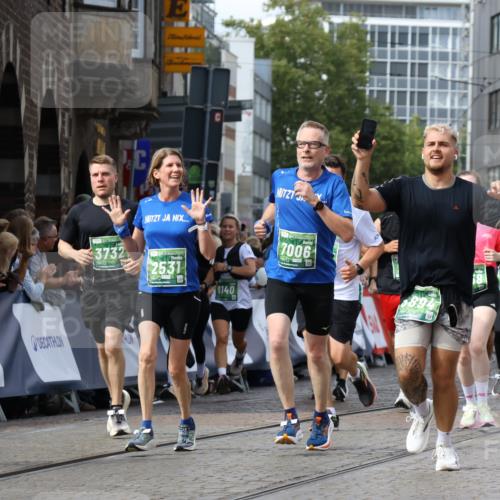 13.09.2026 - 21. swb-Marathon Bremen Strokosch-Dieckow http://msf.ph/oto/10373688 13.09.2026 13:37:04 Ziel 164, 551, 813, 843, 1936, 2275, 2673, 2819, 3541, 3585, 3635, 3815, 3874, 3998, 4006, 4050, 4304, 4335, 4414, 4676, 4892, 5061, 5236, 5355, 5447, 5656, 5823, 6050, 6280, 6340, 6408, 6516, 6568, 6966, 7039, 7229, 7237, 7640, 7656, 7765, 8498, 8685, 8723, 8790, 9658, 9776, 9807, 10068, 10070, 1180, 1854, 1991, 2531, 3333, 3732, 3894, 4932, 4947, 5547, 5577, 5612, 6046, 6629, 6904, 6947, 6961, 7006, 7571, 8268, 9701 meine-sportfotos.de