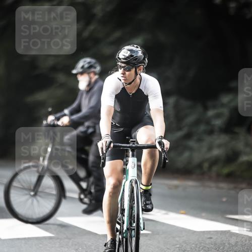 13.09.2026 - Stadtparktriathlon H.Heesch http://msf.ph/oto/10373698 13.09.2026 10:53:36 Radfahren 465, 566 meine-sportfotos.de
