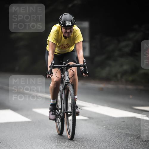13.09.2026 - Stadtparktriathlon H.Heesch http://msf.ph/oto/10373715 13.09.2026 10:24:03 Radfahren 295, 301, 403 meine-sportfotos.de