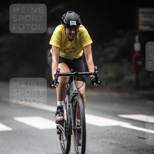 13.09.2026 - Stadtparktriathlon H.Heesch http://msf.ph/oto/10373728 13.09.2026 10:24:04 Radfahren 295, 301, 403 meine-sportfotos.de