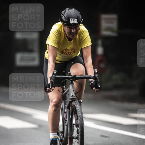 13.09.2026 - Stadtparktriathlon H.Heesch http://msf.ph/oto/10373738 13.09.2026 10:24:04 Radfahren 295, 301, 403 meine-sportfotos.de